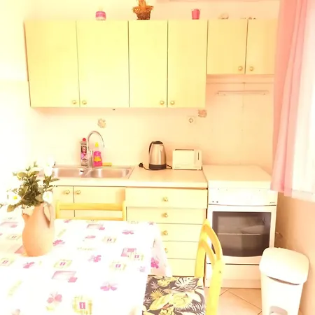 Apartments Bilo Near Primosten Room photo