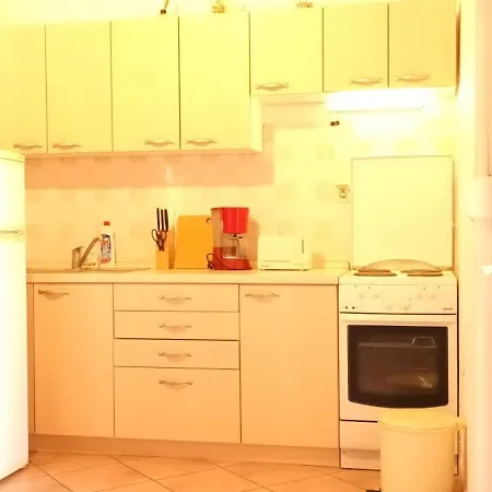 Apartments Bilo Near Primosten Room photo