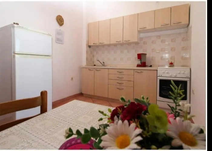 Apartments Bilo Near Primosten