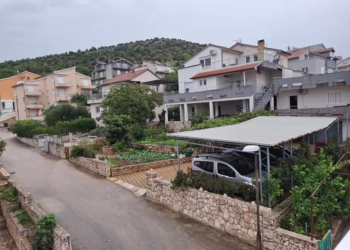 Apartments Bilo Near Primosten