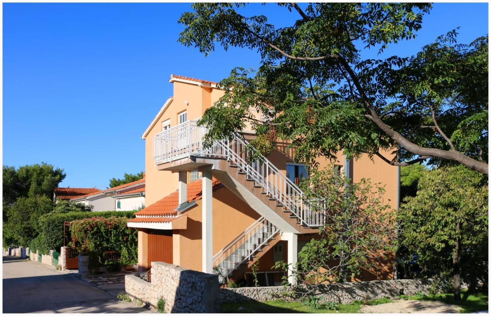 Apartment Bilo Near